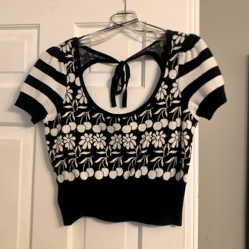 Maeve black and white scoop neck summer sweater.